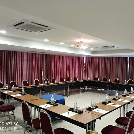 Hotel Sfera Lumut Exterior photo
