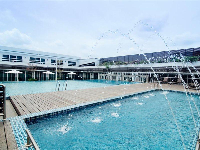Hotel Sfera Lumut Exterior photo