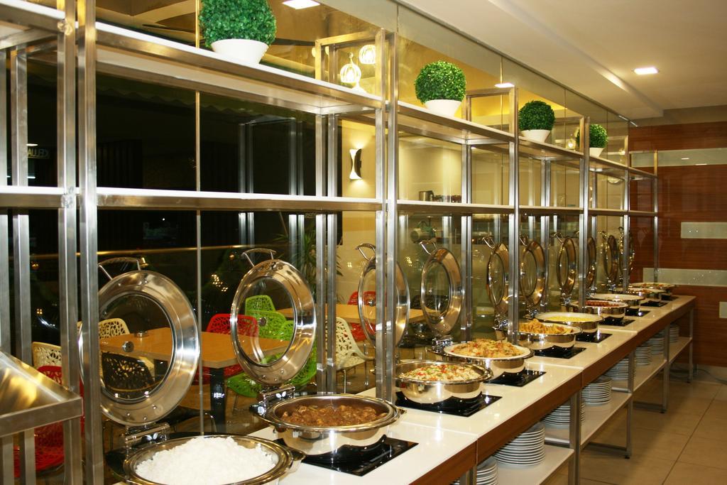 Hotel Sfera Lumut Exterior photo