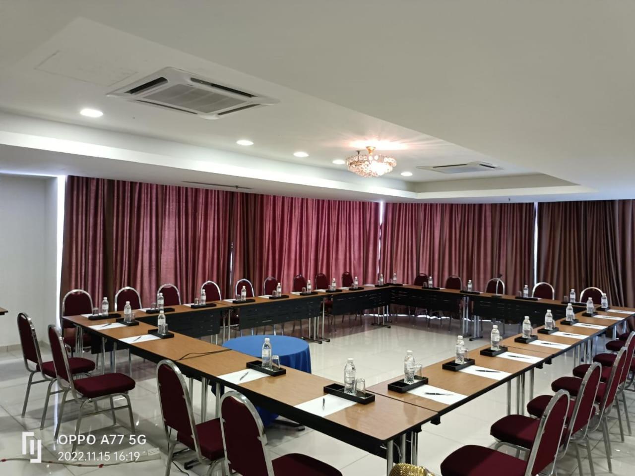Hotel Sfera Lumut Exterior photo