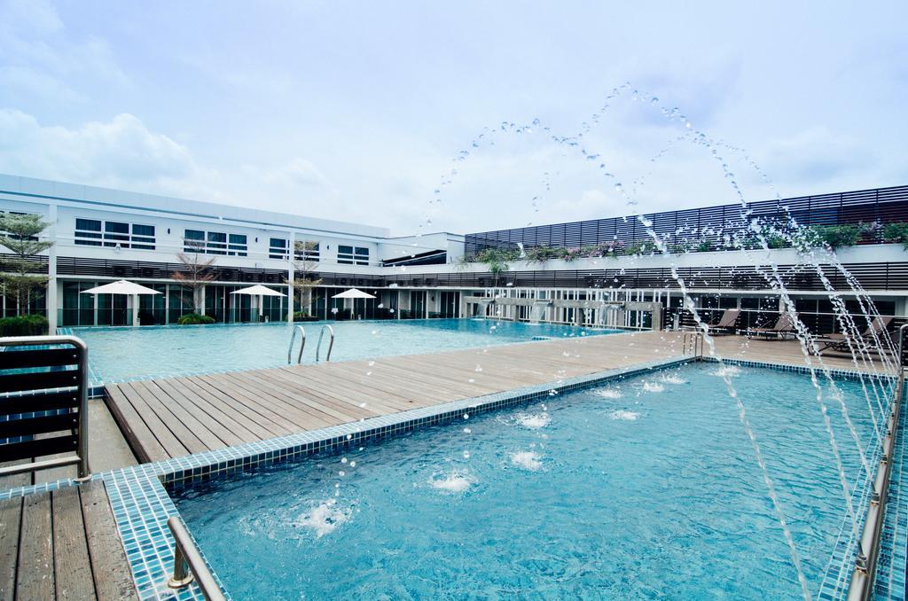 Hotel Sfera Lumut Exterior photo