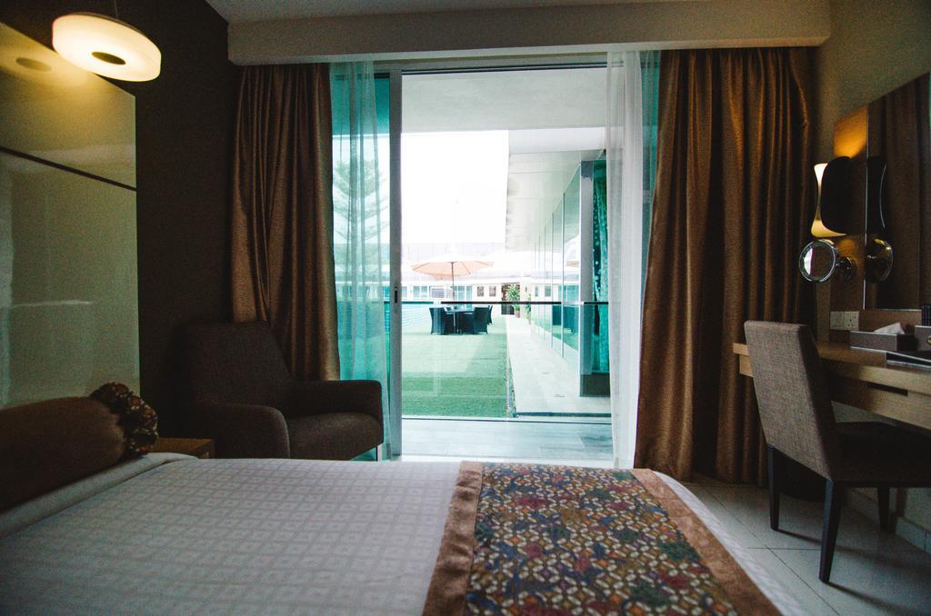 Hotel Sfera Lumut Exterior photo