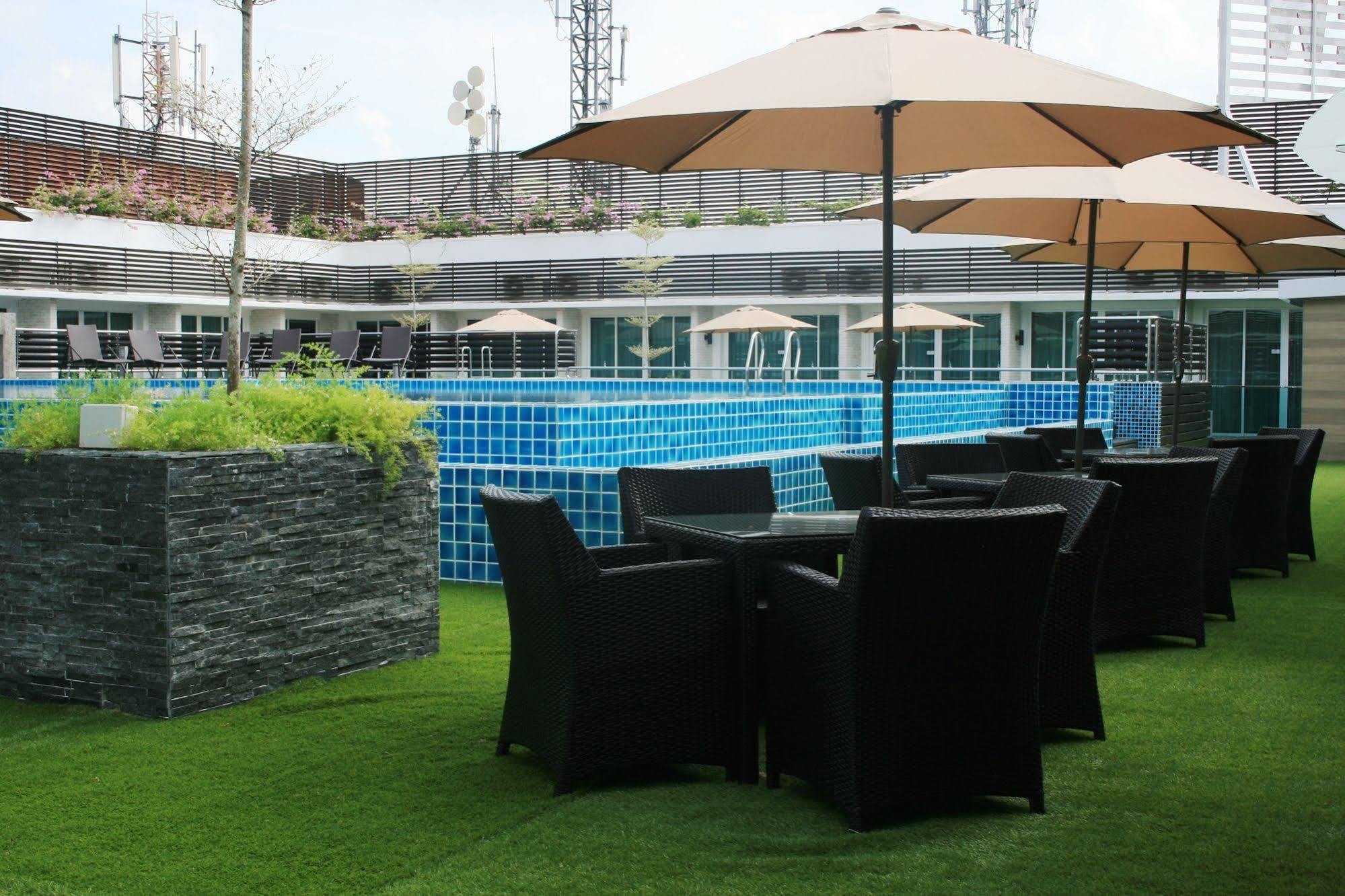 Hotel Sfera Lumut Exterior photo