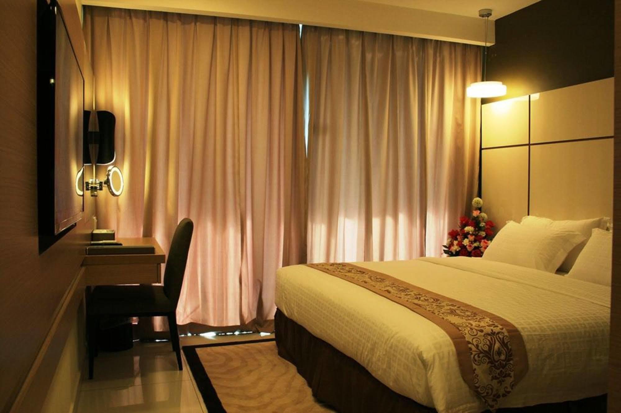 Hotel Sfera Lumut Exterior photo