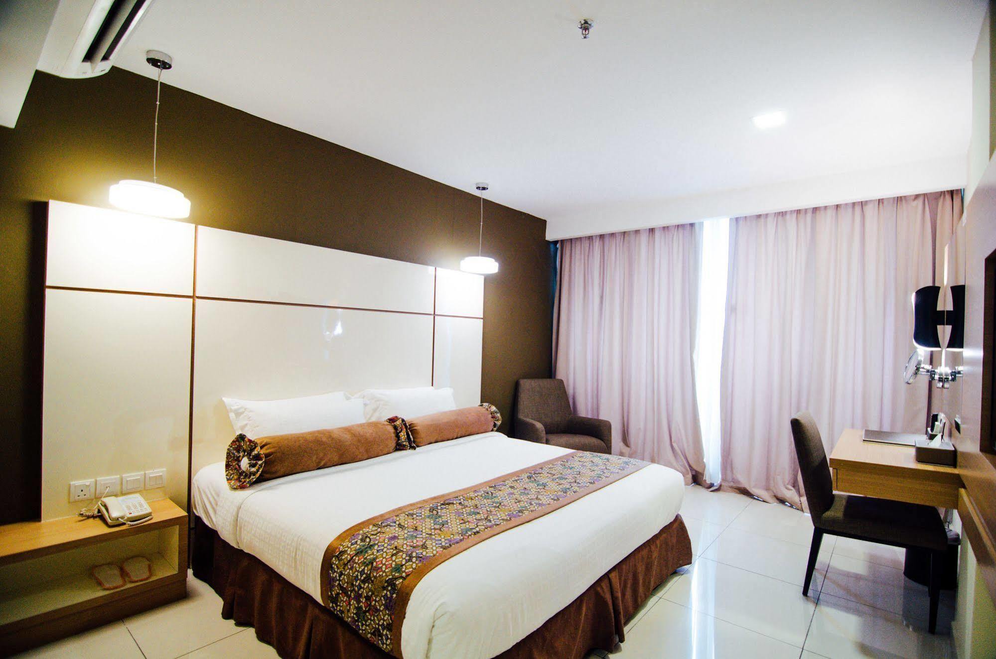 Hotel Sfera Lumut Exterior photo