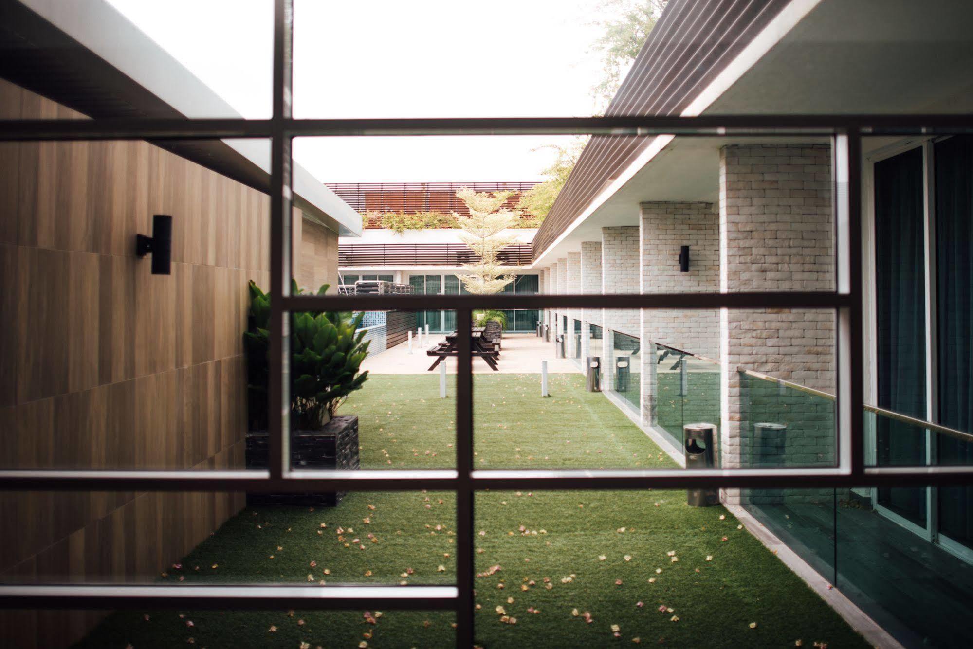 Hotel Sfera Lumut Exterior photo