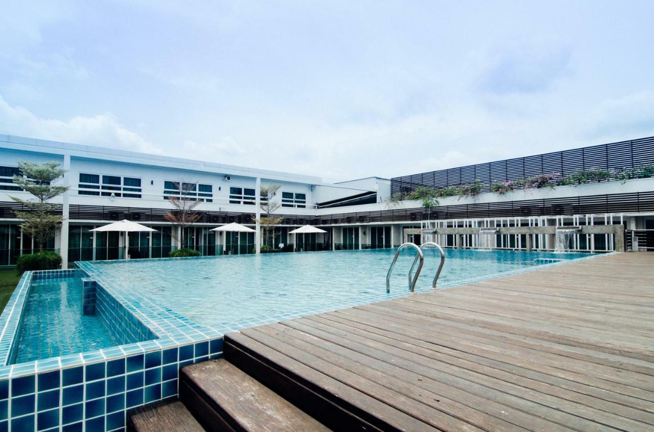 Hotel Sfera Lumut Exterior photo