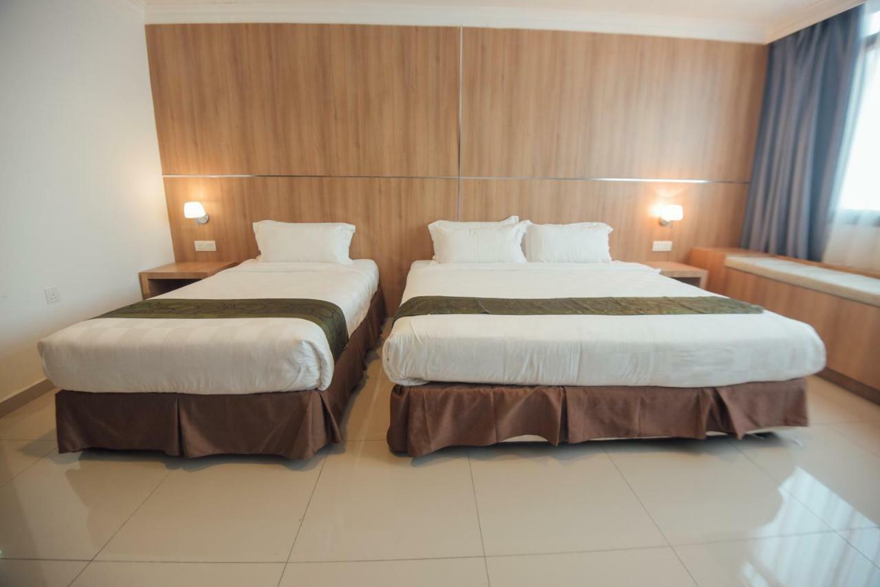 Hotel Sfera Lumut Exterior photo