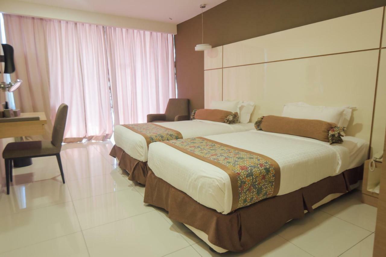 Hotel Sfera Lumut Exterior photo