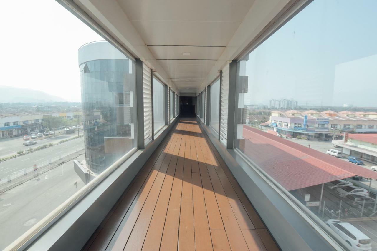 Hotel Sfera Lumut Exterior photo